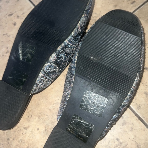 Flats - Picture 3 of 3